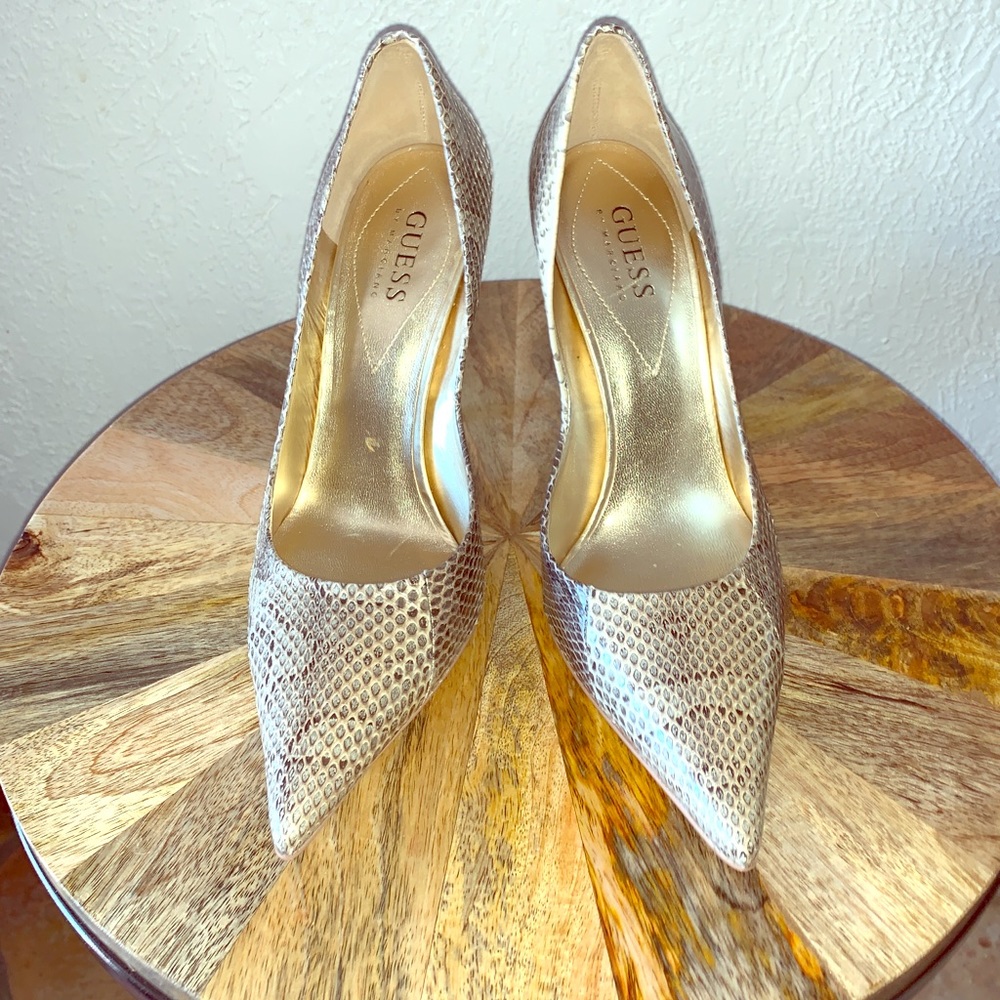 Guess snakeskin pumps